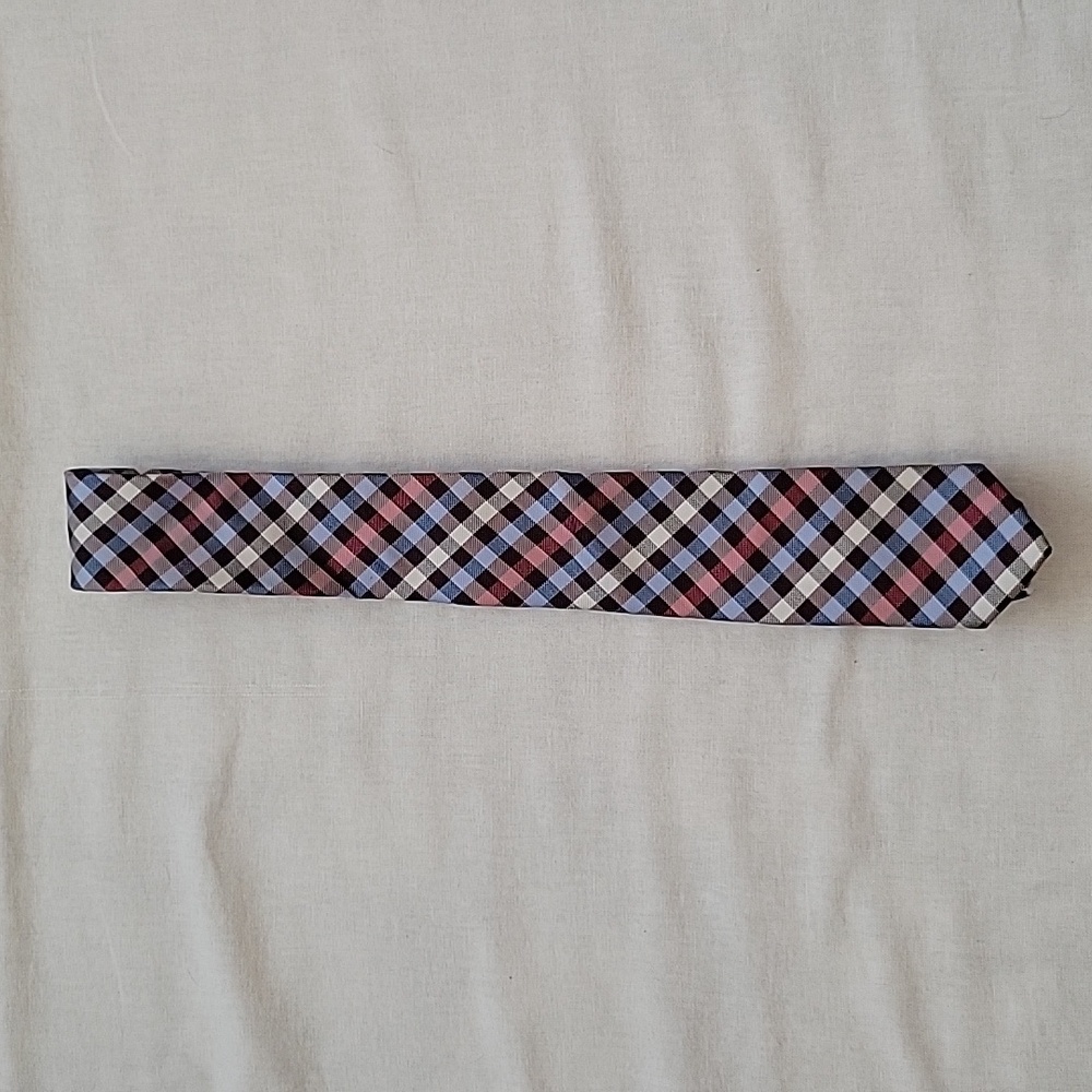 Penguin tie